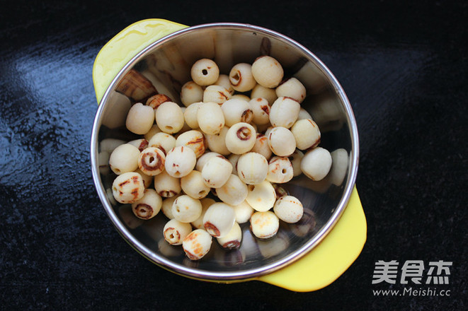 Lotus Seed Pepper Pork Belly Soup recipe