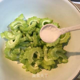 Stir-fried Bitter Gourd with Sliced Pork recipe