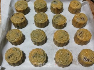 Cantonese Egg Yolk Bean Paste Mooncake recipe