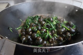 Fried Escargot with Basil recipe