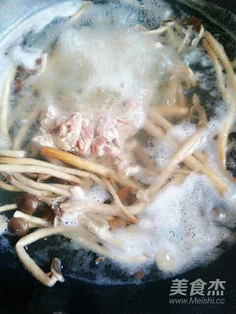 Tea Tree Mushroom Lean Meat Soup recipe