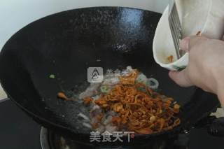 Stir-fried Fungus with Pork and Cordyceps recipe