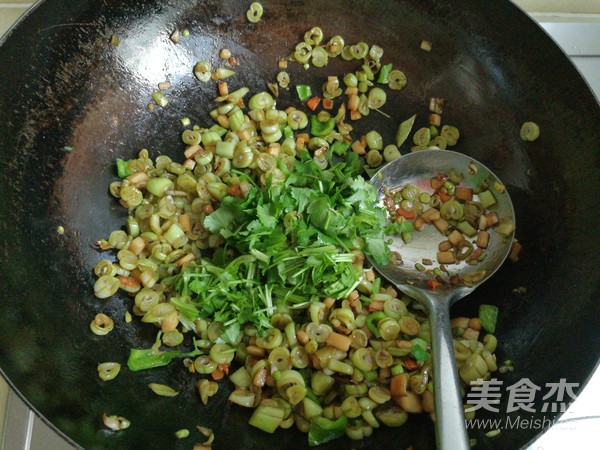 Noodles with Beans and Pleurotus recipe