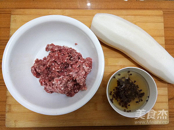Steamed Dumplings with Beef and White Radish recipe
