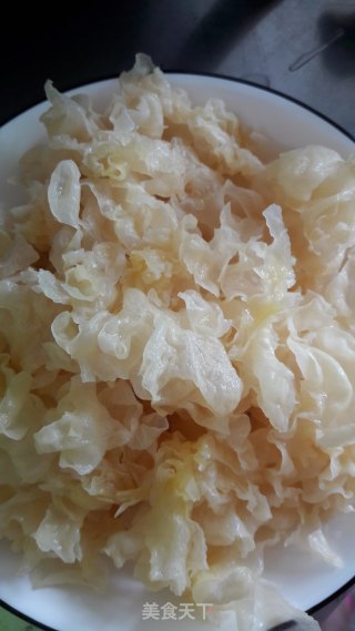 White Fungus and Lotus Seed Soup recipe