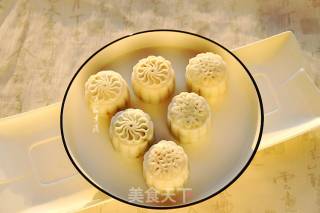 Pumpkin Filling Snowy Mooncakes recipe