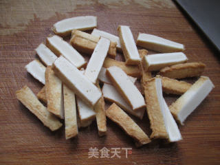 Fried Celery with Fish Tofu recipe