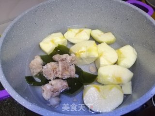Apple Series 9: Apple Spare Ribs Seaweed Soup recipe
