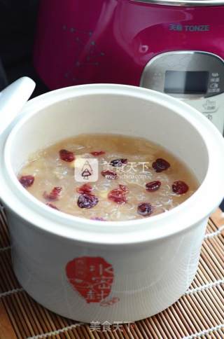 [tonze Microcomputer Water-proof Electric Cooker] Rock Sugar, White Fungus and Lotus Seed Soup recipe