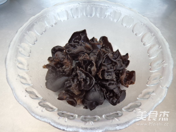 Spinach with Black Fungus recipe