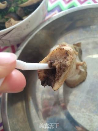 Seaweed and Mushroom Stewed Big Bone Soup recipe
