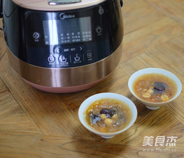 White Fungus and Lotus Seed Soup recipe