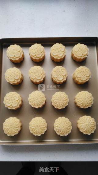 Cheese and Mung Bean Paste Mooncakes recipe