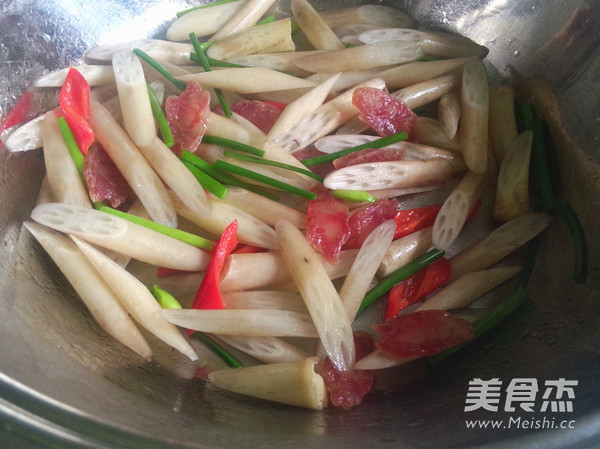 Fried Lotus Root with Cashew Nuts recipe