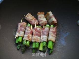 Pan-fried Bacon and Asparagus Rolls recipe