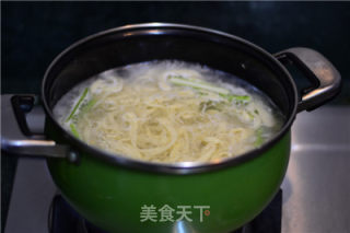 [hand-made Noodles with Asparagus and Shrimp] recipe