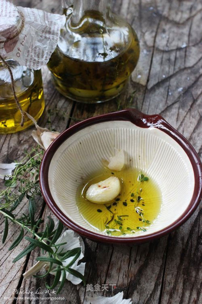 Rich Aroma---soaked Garlic in Olive Oil recipe