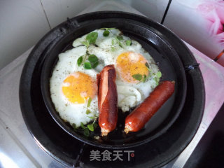 Sizzling Black Pepper Sausage and Eggs recipe