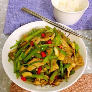 Fried Celery with Pork recipe