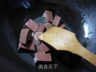 Stir-fried Goose Blood with Garlic Stalks recipe