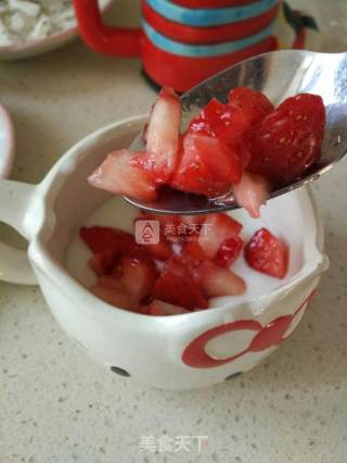 Yogurt Strawberry Pot recipe