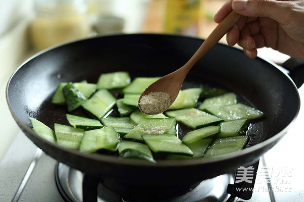 Fried Pork with Cucumber recipe