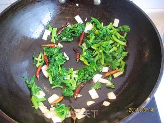 Stir-fried Soya Beans with Celery Leaves recipe