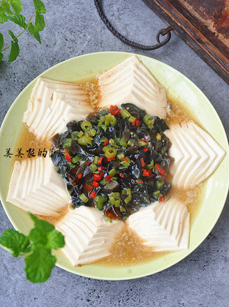 Steamed Preserved Egg with Tofu with Internal Fat