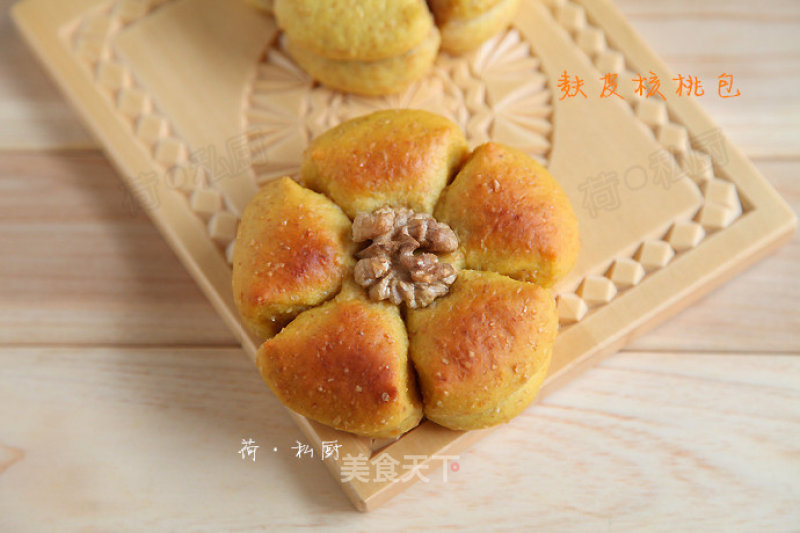 Bran Walnut Flower Bun recipe