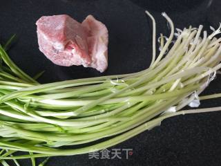 Stir-fried Pork with Garlic Sprouts recipe