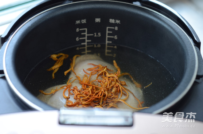 Stewed Chicken Soup with Cordyceps Flower recipe