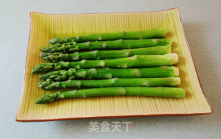 Asparagus Soup with Preserved Egg and Jiang Scallop recipe