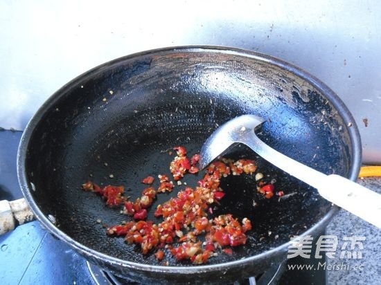 Stir-fried Snake Gourd Strips with Chopped Pepper recipe