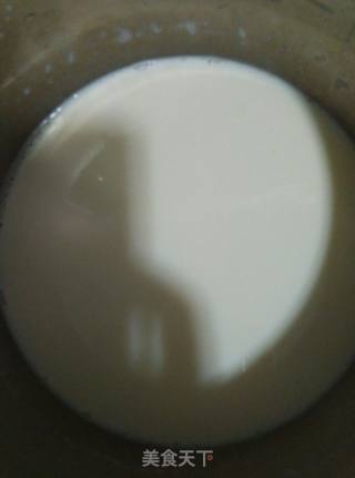 Baked Bun with Black Sesame and Raisins recipe