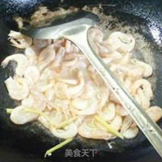 Stir-fried White Shrimp with Leek Sprouts recipe