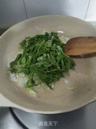 Scrambled Eggs with Spiny Sprouts recipe