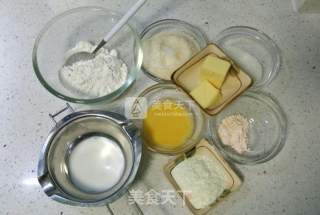 Cantonese-style Coconut Milk Fragrant Mooncakes recipe