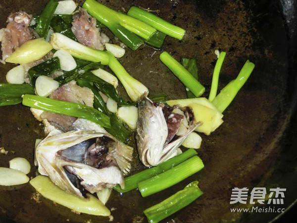 Yellow Croaker Simmered Noodles recipe