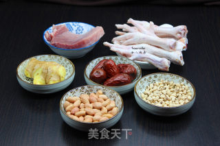 Black-eyed Peanut Chicken Feet in Clay Pot recipe