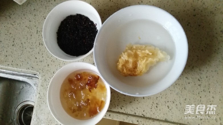 Peach Jelly, Purple Rice and Tremella Congee recipe