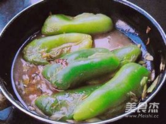 Braised Green Peppers in Sauce recipe