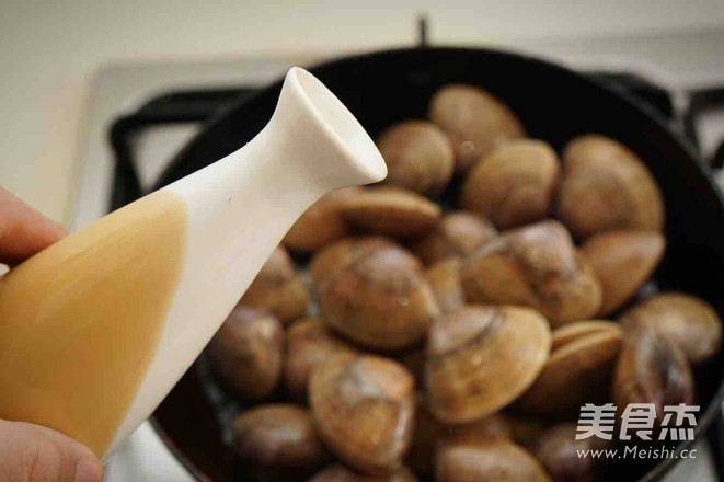 Wine Steamed Clams (fat Clam Version) recipe