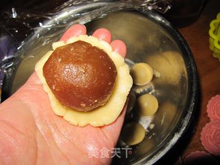 Cantonese-style Lotus Seed Paste Moon Cake recipe