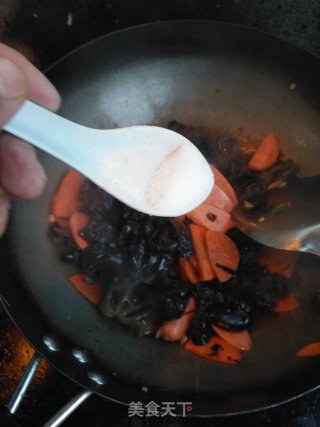 Stir-fried Carrots with Fungus recipe
