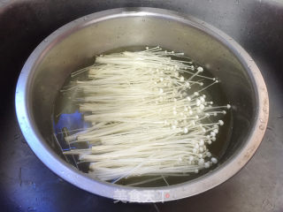 Tomato Enoki Mushroom Soup recipe