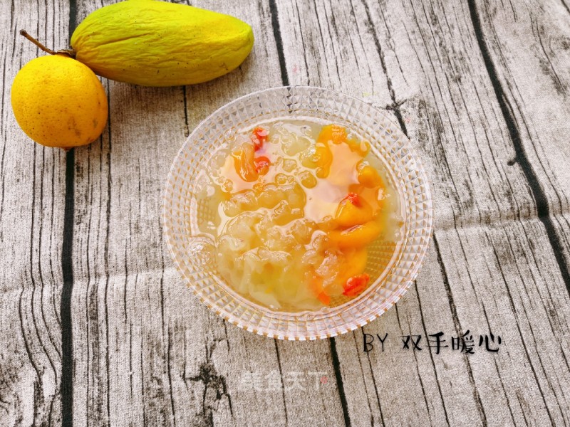 Loquat and Tremella Soup recipe