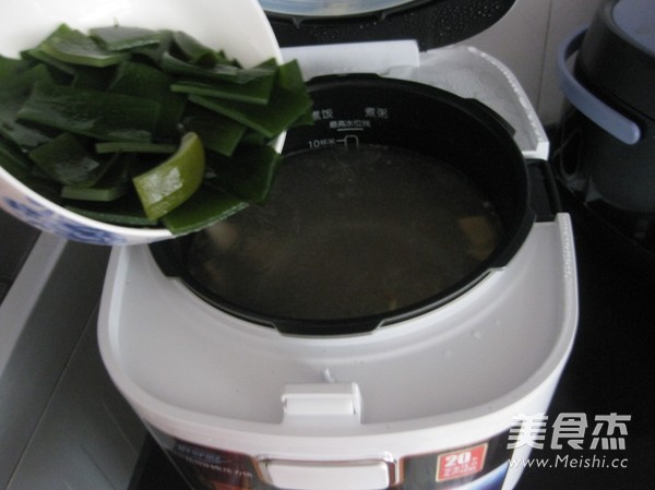 Seaweed Pork Ribs Soup recipe