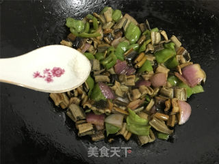 Stir-fried Eel Slices with Green Peppers recipe