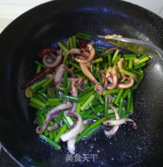 Stir-fried Octopus with Garlic Moss recipe