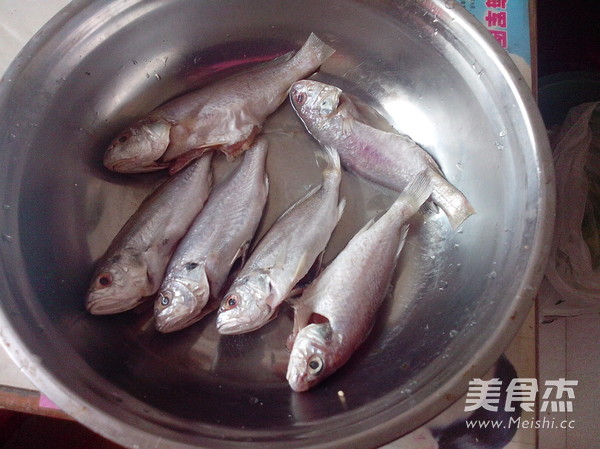 Steamed Yellow Croaker with Pickled Peppers recipe